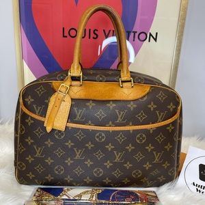 Authentic Louis Vuitton LV Deauville handbag